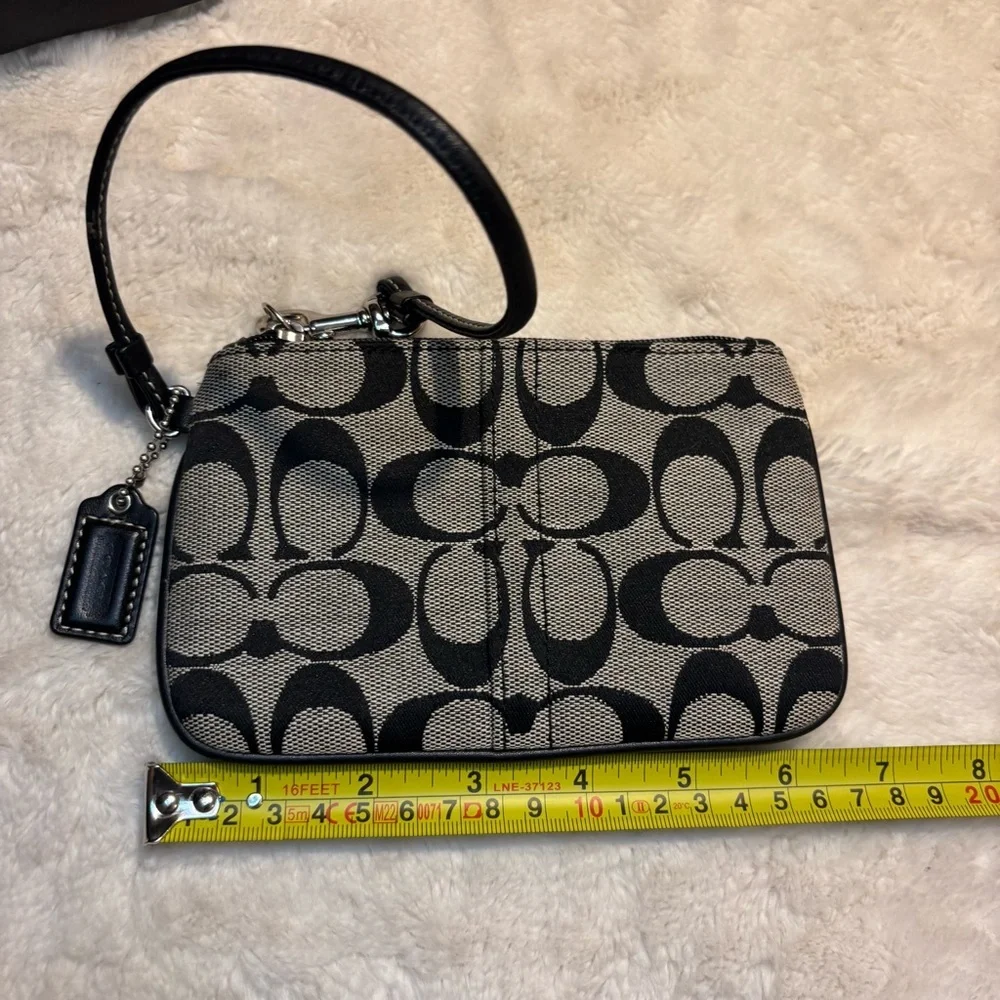 Coach Wristlet Pouch Signature C Black Gray Canvas Leather Trim Zip-Up Silver